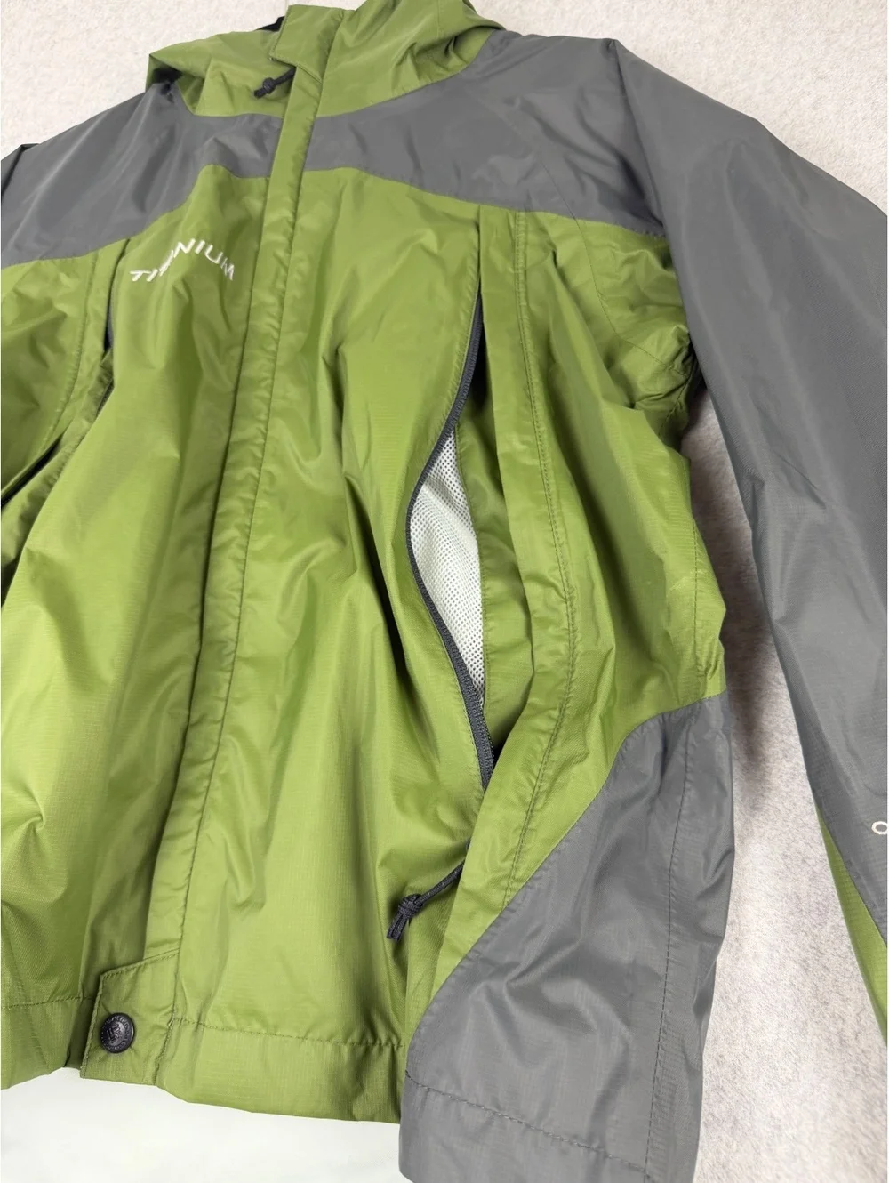 Columbia Titanium Omni-Tech Youth 10/12 Waterproof Hooded Rain Jacket Green Gray